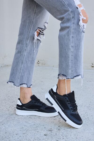 Lace-Up Round Toe Flat Sneakers